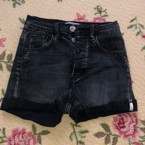 One Teaspoon stretchy black denim shorts size 25